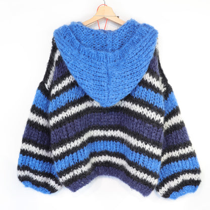 Strikkeoppskrift – MYPZ hettejakke i chunky mohair, bomberjakke og cardigan, blå nr.15 (ENG-DE-NL-ES-FR-IT-DA-SV-NO)